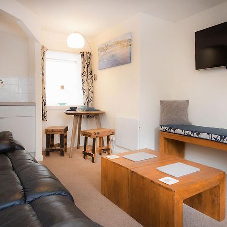 Alexander Courtyard Villa Inverness Bagian luar foto
