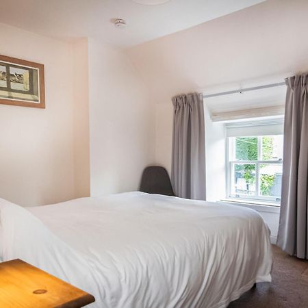 Alexander Courtyard Villa Inverness Bagian luar foto